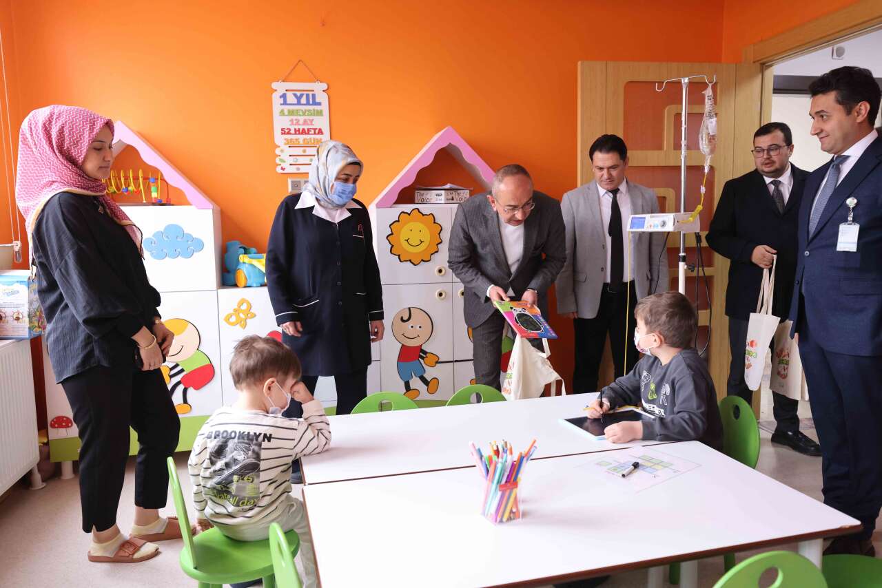 Konya sokaklarını şenlendiren şivlilik, hastane odalarına da yansıdı 8